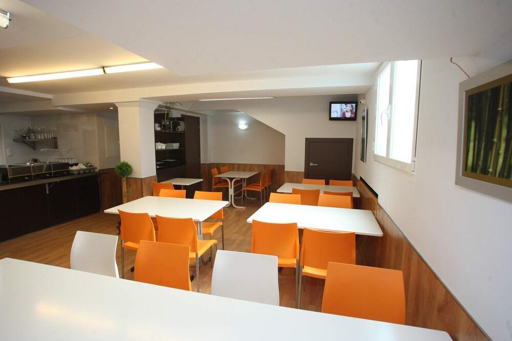 Hostal Vitorina Soria Exterior photo